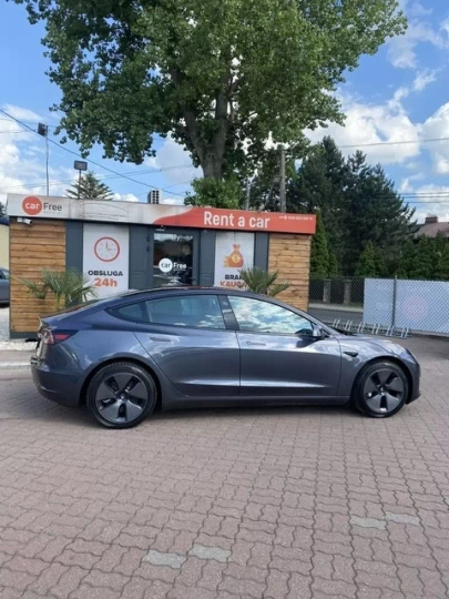 Tesla Model Y do wynajęcia na Ursusie