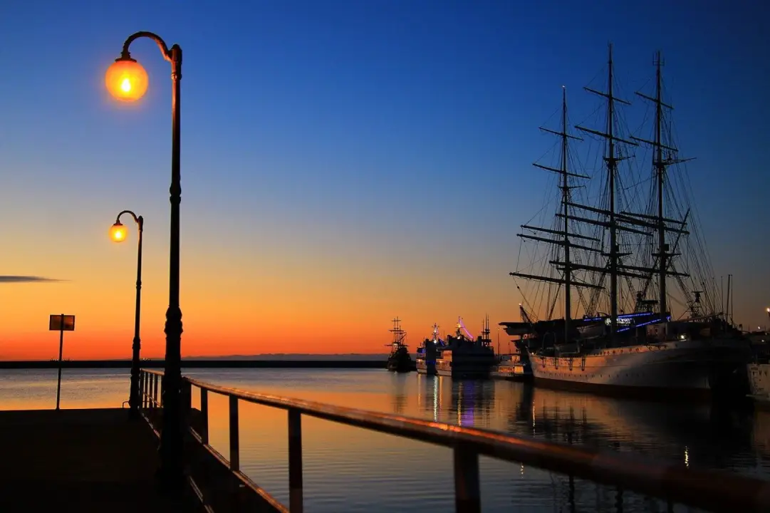 sailing-ship-7836429_1280.webp