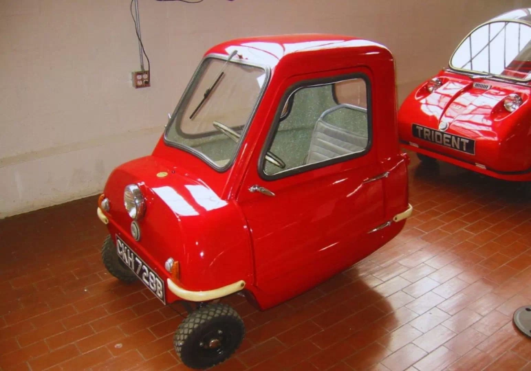 Czerwony samochód Peel P50