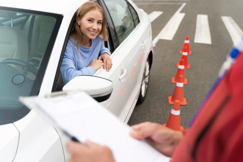 Prawo jazdy dla fana motoryzacji / fot. Freepik